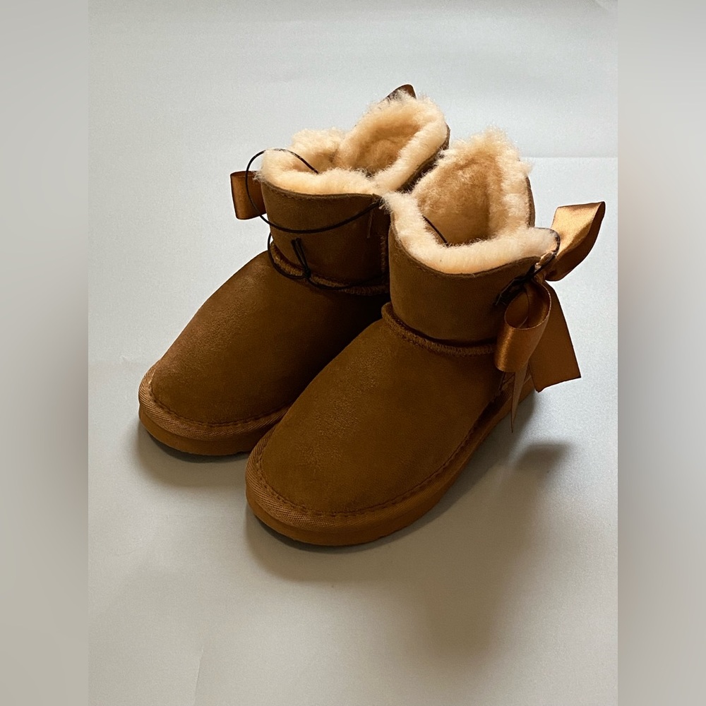 NEW Bearpaw Kids Winter Boots Uggs SIZE 11 12 13 - Picture 2 of 4